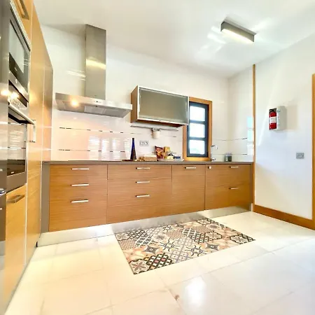 A With Private Pool, Beachfront, Ac, Wifi, Bbq In Villa *