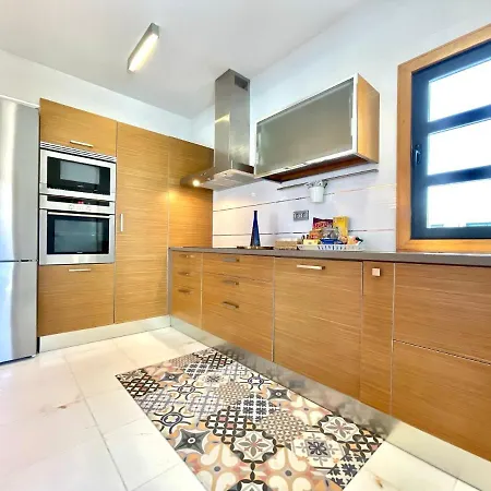 A With Private Pool, Beachfront, Ac, Wifi, Bbq In Playa Blanca (Lanzarote)