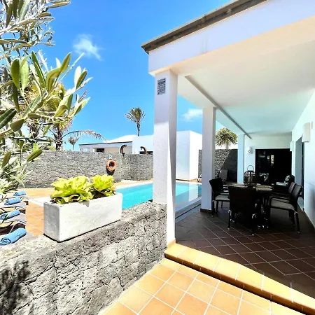 Villa A With Private Pool, Beachfront, Ac, Wifi, Bbq In